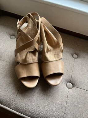 Naya Women's Tan Open-Toe Wedge Sandals